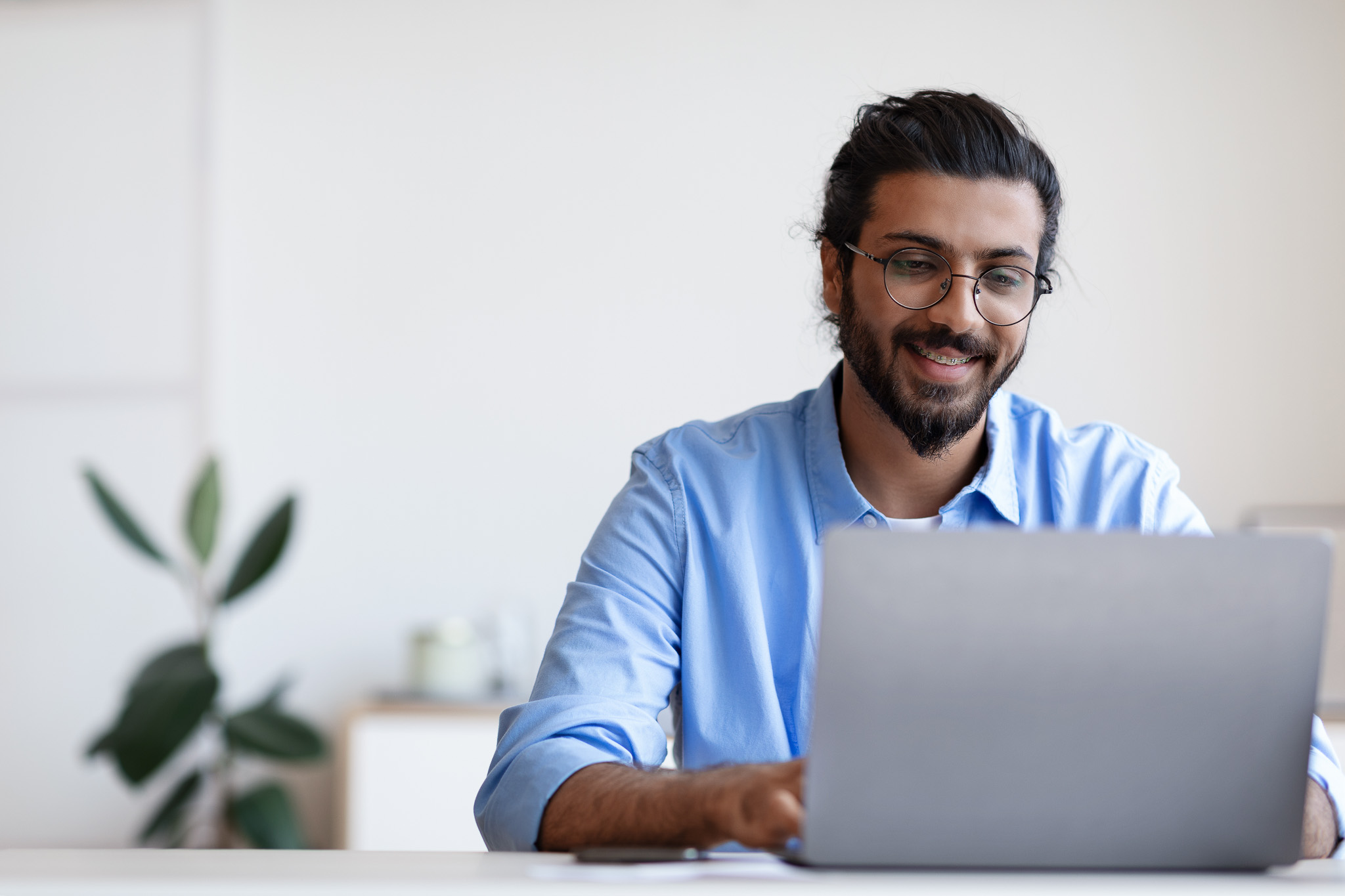 Prompting vs. Probing Questions: Enhancing Tech Recruitment